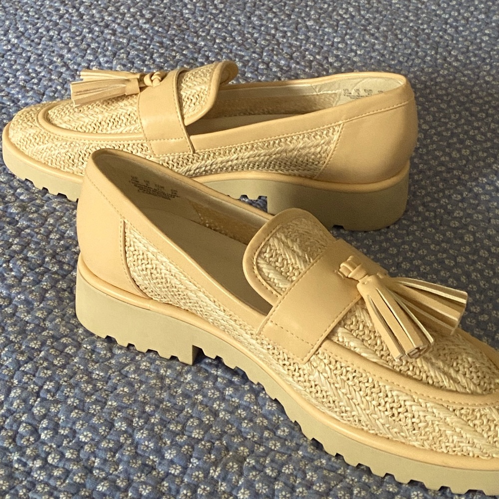 Ladies Franco Sarto beige cream loafer